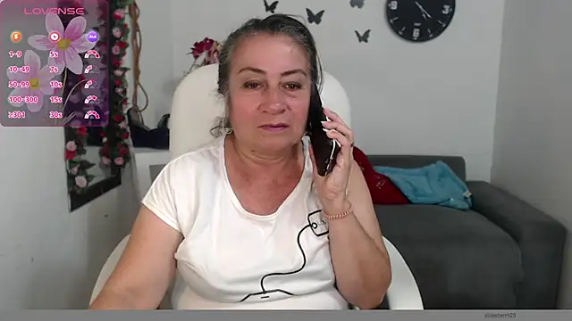Snapshot of stepmother_105 chatting on February 2025 03:19:02 PM stepmother 105 online show from February 2025 03:19:02 PM