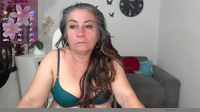 Snapshot of stepmother_105 chatting on March 2025 03:02:01 PM stepmother 105 online show from March 2025 03:02:01 PM