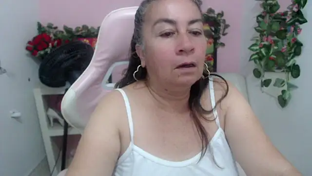 Snapshot of stepmother_105 chatting on September 2025 03:56:02 PM stepmother 105 online show from September 2025 03:56:02 PM