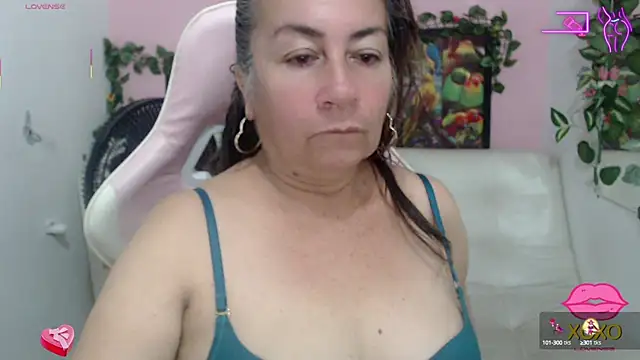 Snapshot of stepmother_105 chatting on October 2025 02:40:02 PM stepmother 105 online show from October 2025 02:40:02 PM