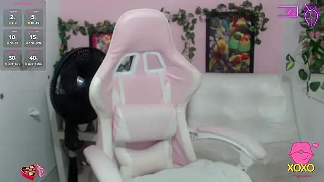 Snapshot of stepmother_105 chatting on October 2025 07:32:01 PM stepmother 105 online show from October 2025 07:32:01 PM