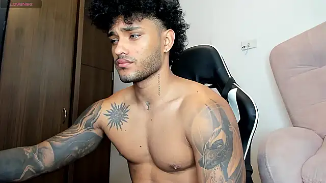 Alessandro Vanni online show from December 2024 01:02:02 PM