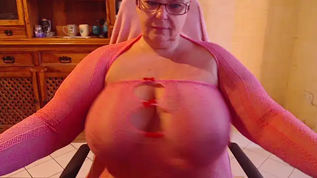 MISS LINDAH online show from October 2025 05:41:02 AM