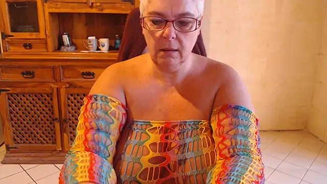 MISS LINDAH online show from July 2026 05:11:01 AM