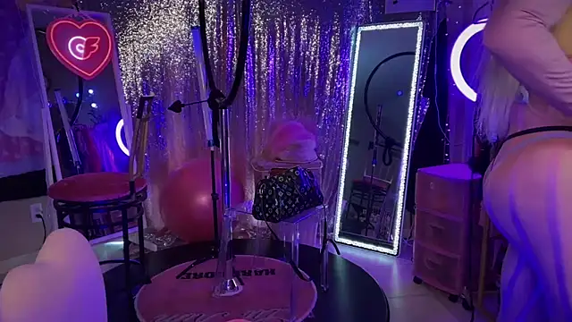 Snapshot of bimbotwerkqueen chatting on March 2025 11:00:02 PM bimbotwerkqueen online show from March 2025 11:00:02 PM