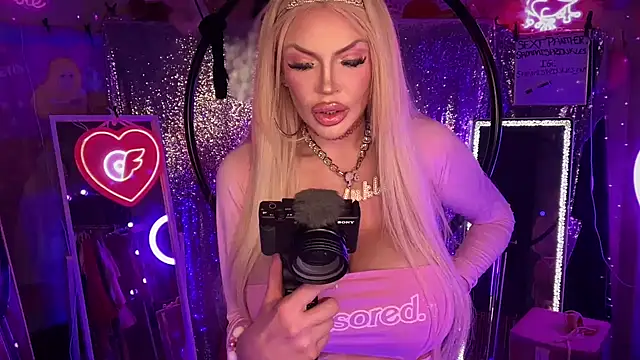 Snapshot of bimbotwerkqueen chatting on March 2025 06:20:02 AM bimbotwerkqueen online show from March 2025 06:20:02 AM
