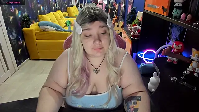 Softie Sofy online show from December 2024 02:02:02 AM