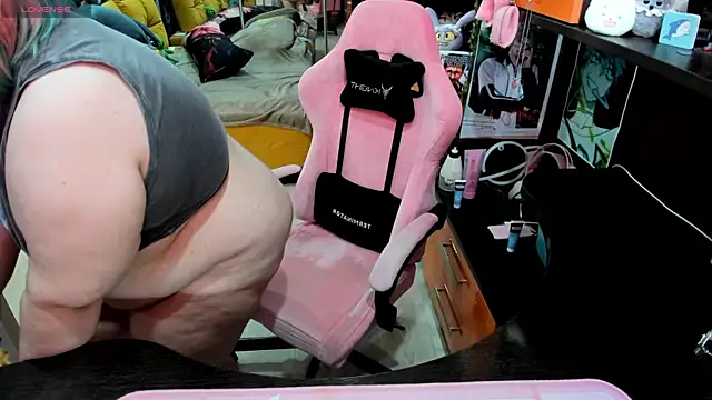 Softie Sofy online show from April 2026 03:01:01 AM