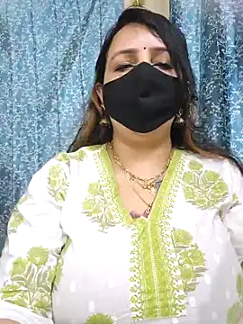 Snapshot of cute-tanvi chatting on January 2025 04:44:01 AM cute-tanvi online show from January 2025 04:44:01 AM