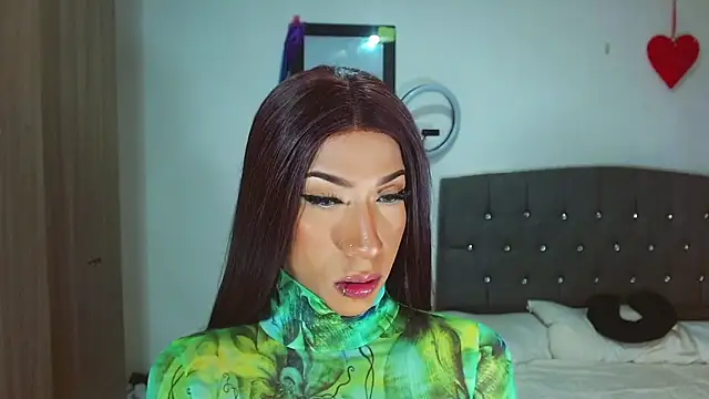 Kenisha Sweet online show from October 2025 08:52:01 PM