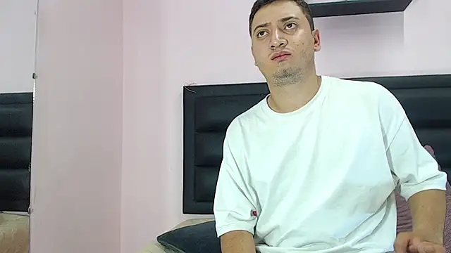 Snapshot of ares_sexxx chatting on February 2025 02:03:02 AM ares sexxx online show from February 2025 02:03:02 AM