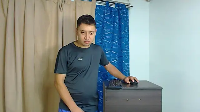 Snapshot of ares_sexxx chatting on March 2025 12:04:02 PM ares sexxx online show from March 2025 12:04:02 PM