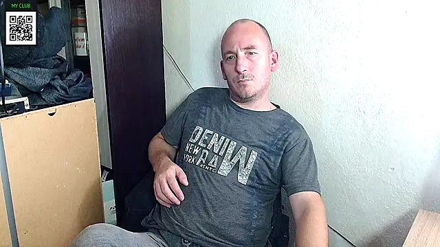 Snapshot of Johan___Barker chatting on December 2024 04:37:01 PM Johan Barker online show from December 2024 04:37:01 PM