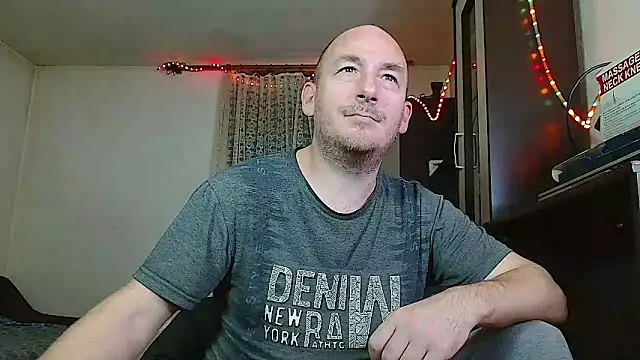 Snapshot of Johan___Barker chatting on December 2024 11:02:01 AM Johan Barker online show from December 2024 11:02:01 AM