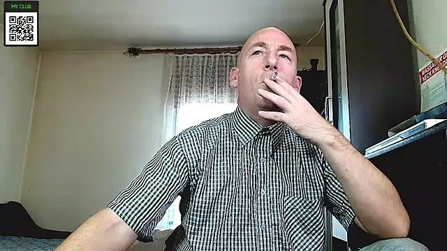 Snapshot of Johan___Barker chatting on December 2024 01:17:01 PM Johan Barker online show from December 2024 01:17:01 PM