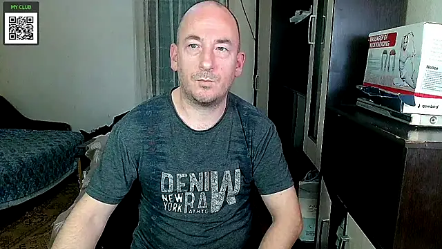 Snapshot of Johan___Barker chatting on February 2025 07:04:02 AM Johan Barker online show from February 2025 07:04:02 AM