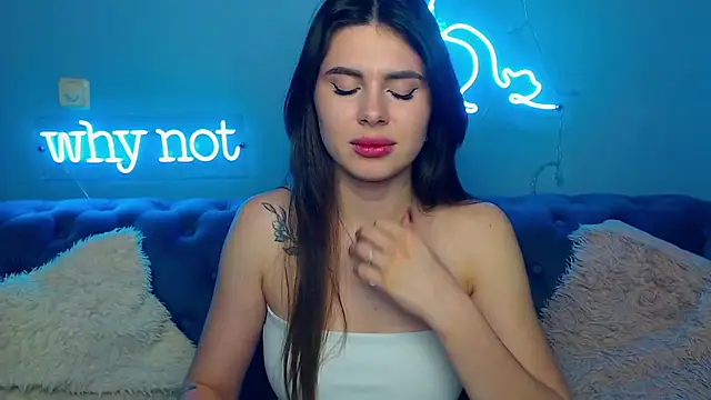 ViollinaLove online show from February 2026 06:00:02 PM