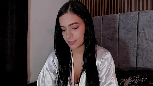 Hanna Risso online show from December 2024 05:26:01 PM