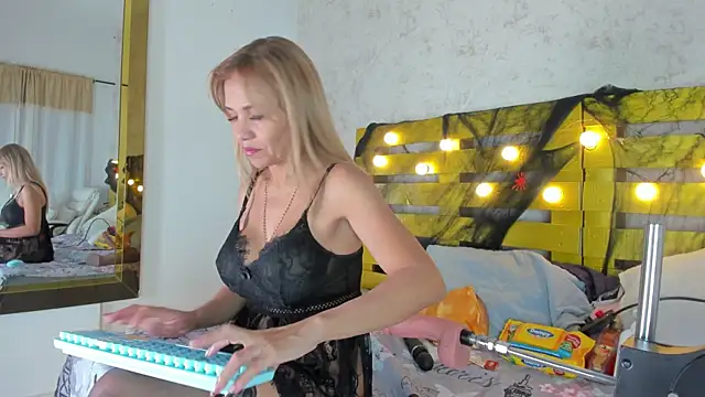 elena mature online show from October 2025 01:02:02 PM