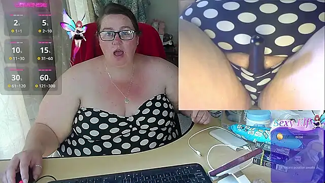 Snapshot of Iceprincess2bad4u chatting on December 2024 02:41:02 PM Iceprincess2bad4u online show from December 2024 02:41:02 PM