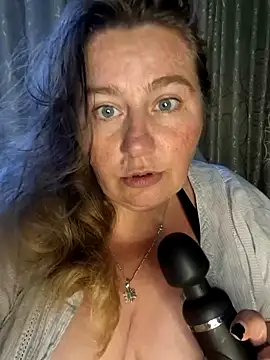 Snapshot of Iceprincess2bad4u chatting on January 2025 04:46:01 PM Iceprincess2bad4u online show from January 2025 04:46:01 PM