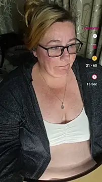 Snapshot of Iceprincess2bad4u chatting on September 2025 06:08:02 PM Iceprincess2bad4u online show from September 2025 06:08:02 PM