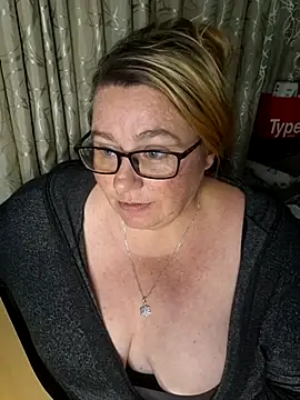 Snapshot of Iceprincess2bad4u chatting on October 2025 05:25:01 PM Iceprincess2bad4u online show from October 2025 05:25:01 PM