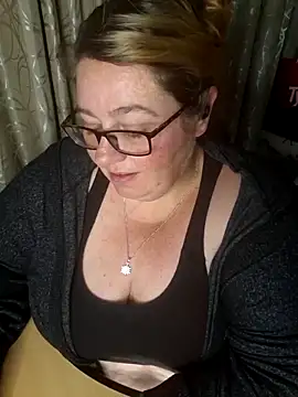 Snapshot of Iceprincess2bad4u chatting on October 2025 05:46:02 PM Iceprincess2bad4u online show from October 2025 05:46:02 PM