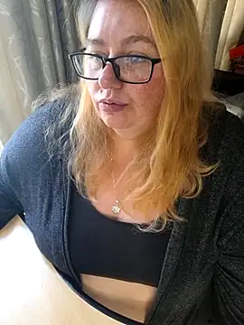 Snapshot of Iceprincess2bad4u chatting on November 2025 06:38:02 AM Iceprincess2bad4u online show from November 2025 06:38:02 AM