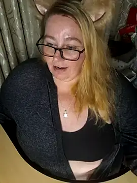 Snapshot of Iceprincess2bad4u chatting on November 2025 06:09:02 PM Iceprincess2bad4u online show from November 2025 06:09:02 PM