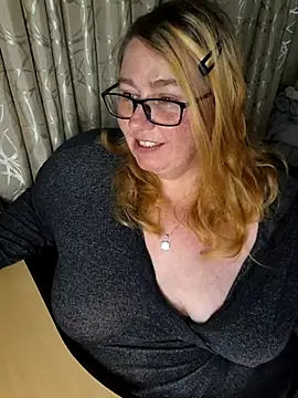 Snapshot of Iceprincess2bad4u chatting on November 2025 06:08:01 PM Iceprincess2bad4u online show from November 2025 06:08:01 PM