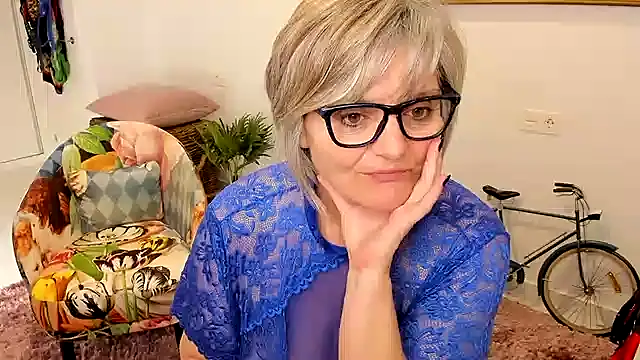 Snapshot of Milf-Ella chatting on January 2025 02:39:01 PM Milf-Ella online show from January 2025 02:39:01 PM