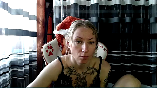 Snapshot of cold_lollipop chatting on June 2026 07:36:01 AM cold lollipop online show from June 2026 07:36:01 AM