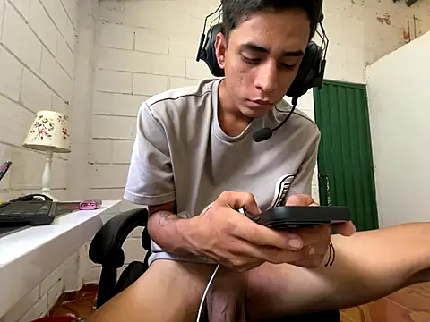 Max TheHorseDick online show from November 2025 03:57:02 PM