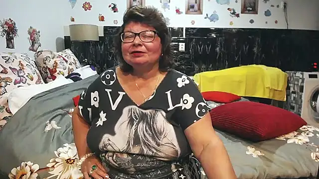 Snapshot of SweetMommaX chatting on April 2026 06:20:01 PM SweetMommaX online show from April 2026 06:20:01 PM