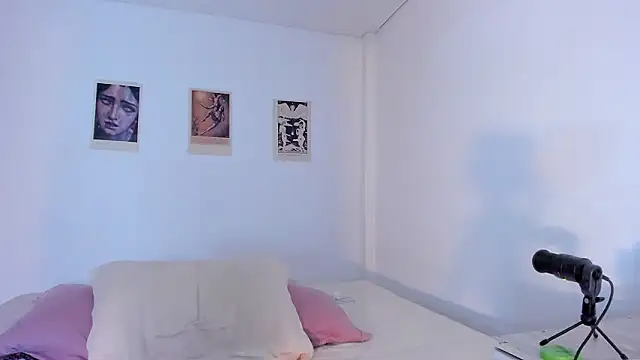 Moonlight1002 online show from February 2026 02:23:01 AM