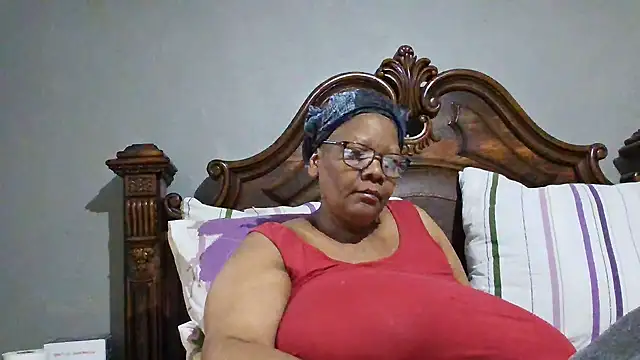 SEXYBOOBSNASS online show from October 2025 05:46:02 PM