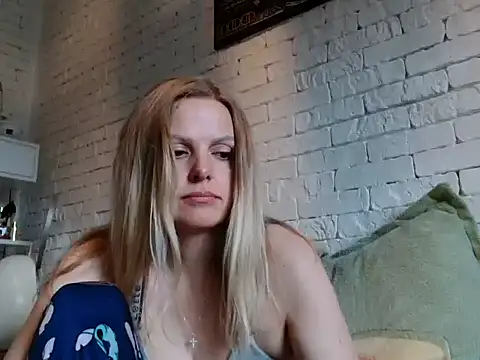 Snapshot of Angel_girllovemy chatting on October 2025 08:28:01 AM Angel girllovemy online show from October 2025 08:28:01 AM