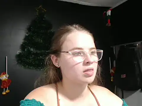 Snapshot of HellenMiyer1111 chatting on December 2024 10:00:02 PM HellenMiyer1111 online show from December 2024 10:00:02 PM