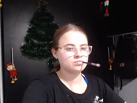 Snapshot of HellenMiyer1111 chatting on December 2024 11:17:02 PM HellenMiyer1111 online show from December 2024 11:17:02 PM