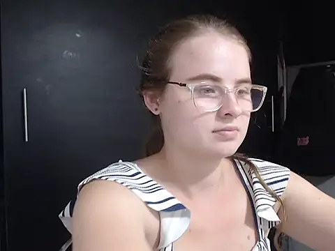 Snapshot of HellenMiyer1111 chatting on January 2025 08:22:01 PM HellenMiyer1111 online show from January 2025 08:22:01 PM