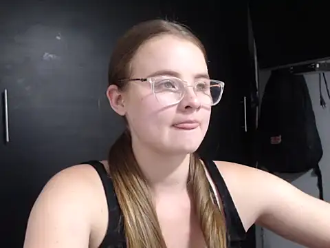Snapshot of HellenMiyer1111 chatting on January 2025 11:21:02 PM HellenMiyer1111 online show from January 2025 11:21:02 PM