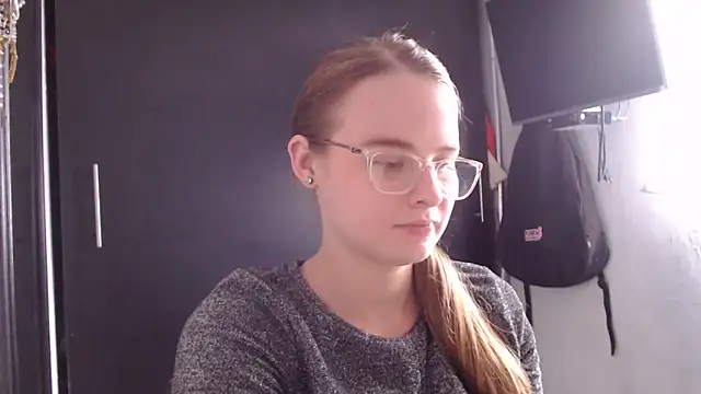 Snapshot of HellenMiyer1111 chatting on February 2025 08:59:01 PM HellenMiyer1111 online show from February 2025 08:59:01 PM