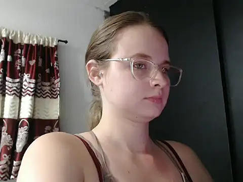 Snapshot of HellenMiyer1111 chatting on March 2025 02:43:02 AM HellenMiyer1111 online show from March 2025 02:43:02 AM