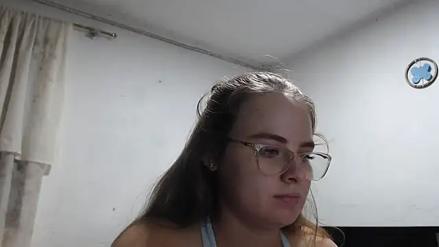 Snapshot of HellenMiyer1111 chatting on September 2025 03:45:01 PM HellenMiyer1111 online show from September 2025 03:45:01 PM
