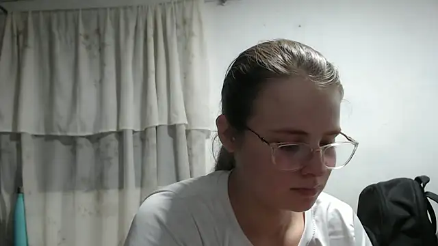 Snapshot of HellenMiyer1111 chatting on September 2025 03:46:01 PM HellenMiyer1111 online show from September 2025 03:46:01 PM