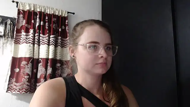 Snapshot of HellenMiyer1111 chatting on September 2025 07:27:02 PM HellenMiyer1111 online show from September 2025 07:27:02 PM