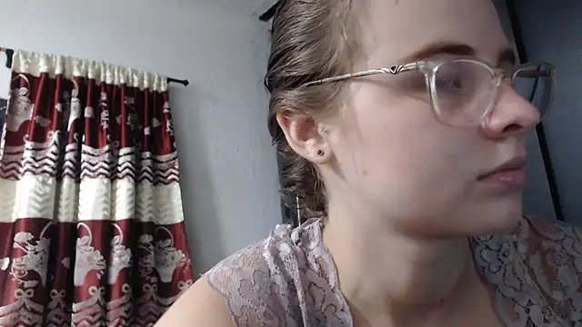 Snapshot of HellenMiyer1111 chatting on October 2025 05:53:02 PM HellenMiyer1111 online show from October 2025 05:53:02 PM