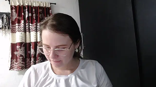 Snapshot of HellenMiyer1111 chatting on October 2025 04:05:02 PM HellenMiyer1111 online show from October 2025 04:05:02 PM