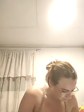 Snapshot of HellenMiyer1111 chatting on October 2025 06:19:02 PM HellenMiyer1111 online show from October 2025 06:19:02 PM